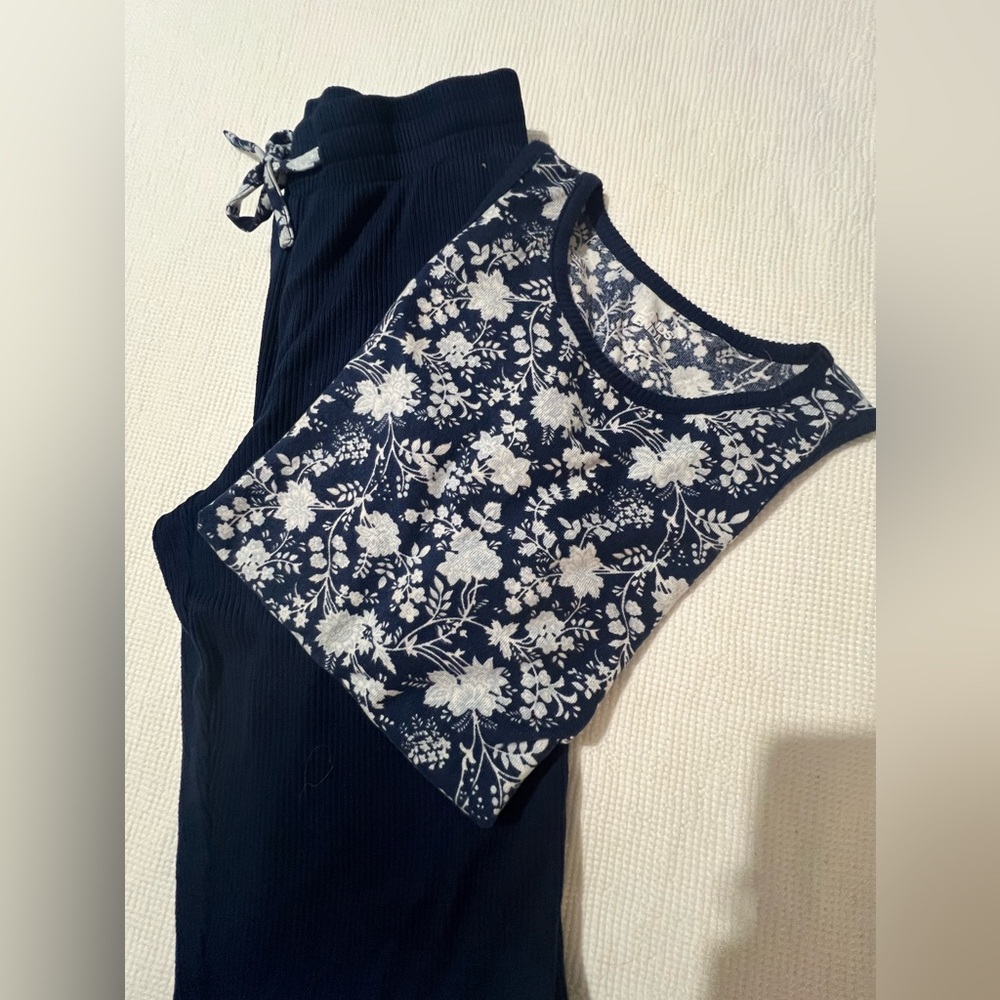 2 piece women’s pajamas. Size smalll